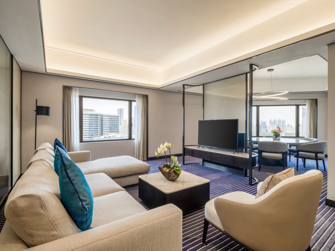 1 Bedroom Suite Lumpini View Living Room