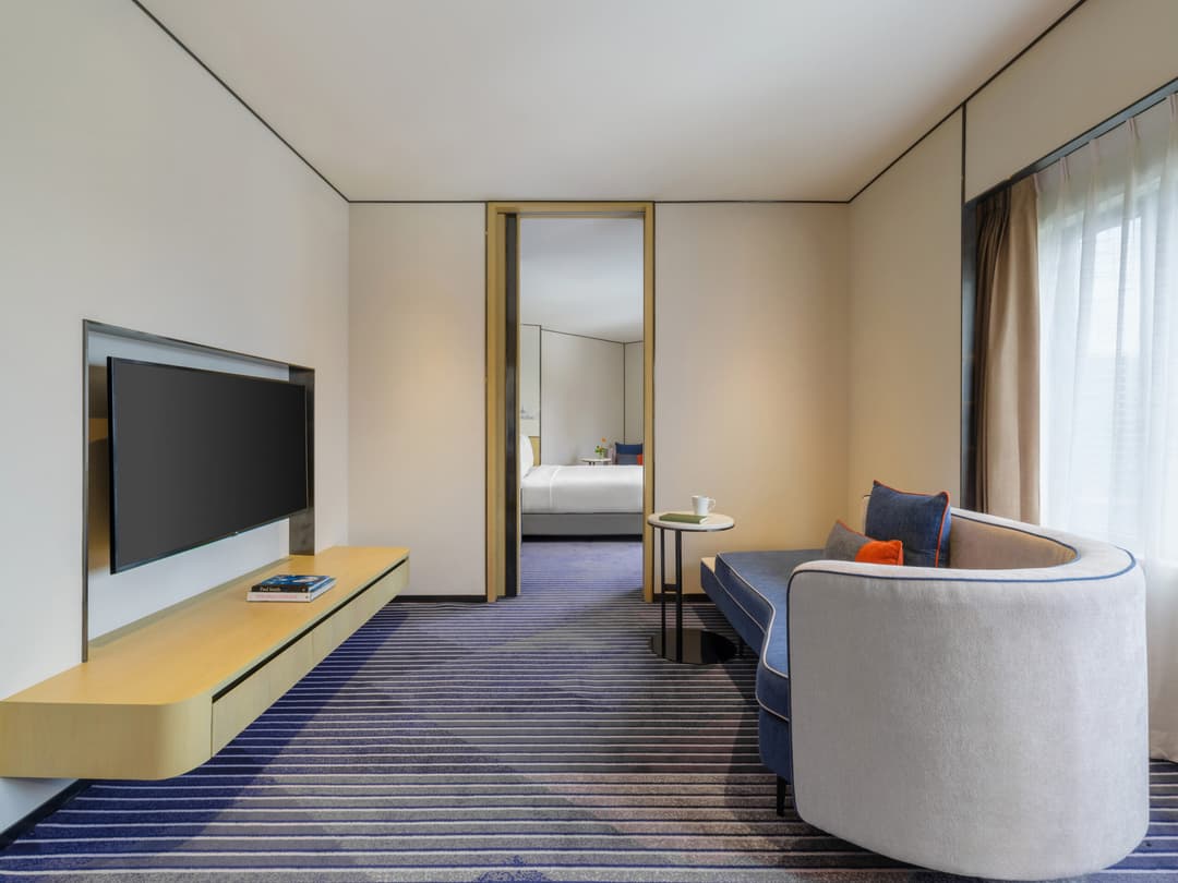 1 King Junior Suite Kitchenette Living Room