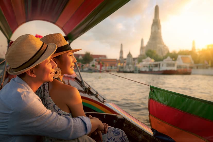 Wat-Arun-Crowne-Plaza-Bangkok-Lumpini-Park
